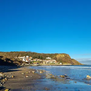 Tulip - Staithes & Whitby - 2 Night Min - Sleeps 6 - Pet Friendly Hinderwell